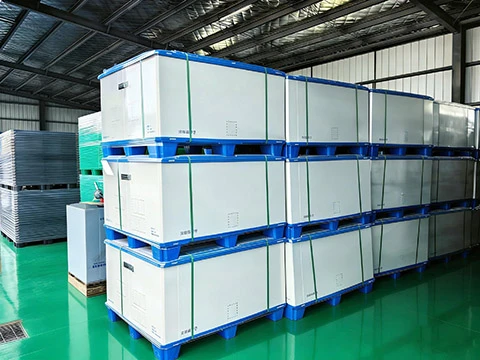 Tool-free fold-flat collapsible pallet box platform